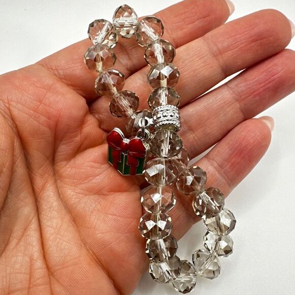 Light gray faceted crystal glass beaded bracelet with gift charm! - Picture 2 of 6
